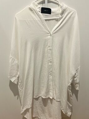 White Button-Front Oversized Women's Top gently worn